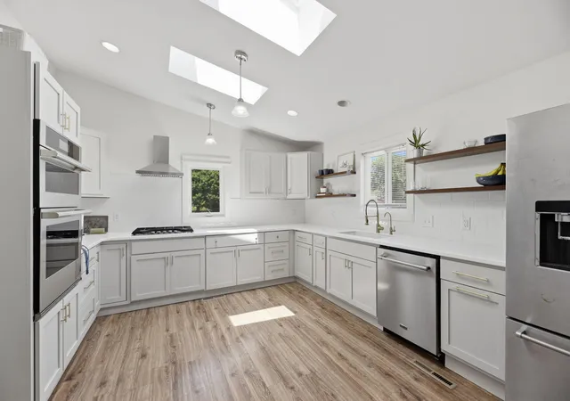 Photo 3 of Single family home for sale at 2719 S Cleveland Ave, Saint Joseph, MI 49085 | MLS# 69026039562 | Listing updated on 2026-09-02