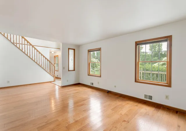 Photo 3 of Single family home for sale at 28810 Coulter St, Edwardsburg, MI 49112 | MLS# 69026039529 | Listing updated on 2026-09-16