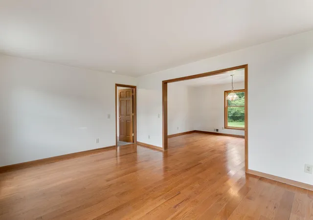 Photo 4 of Single family home for sale at 28810 Coulter St, Edwardsburg, MI 49112 | MLS# 69026039529 | Listing updated on 2026-09-16