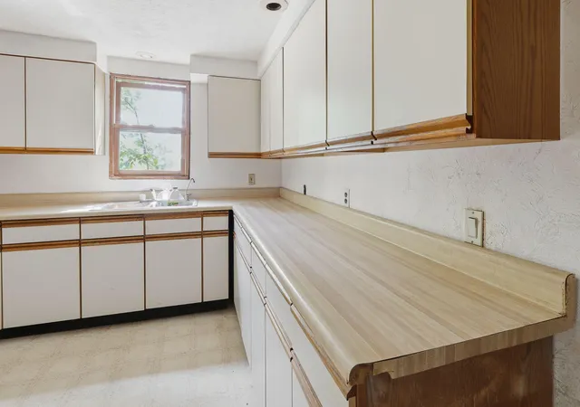 Photo 4 of Single family home for sale at 400 Concord Ave, Battle Creek, MI 49014 | MLS# 81026039549 | Listing updated on 2026-09-13