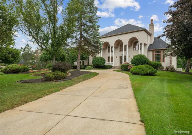 3rd image of 3965 Loch Bend Dr, Commerce Township, MI 48382 | MLS# 20261059640
