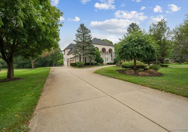 5th image of 3965 Loch Bend Dr, Commerce Township, MI 48382 | MLS# 20261059640