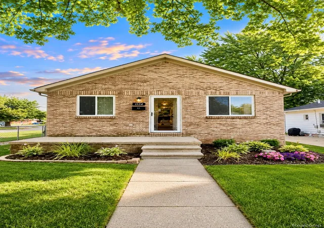 Photo 2 of Single family home for sale at 11124 Essex Ave, Warren, MI 48089 | MLS# 20261059642 | Listing updated on 2026-09-13