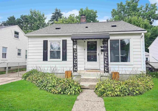 Photo 1 of Single family home for sale at 921 Donald Ave, Royal Oak, MI 48073 | MLS# 58050216779 | Listing updated on 2026-08-28