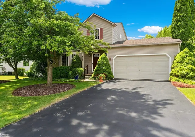 1st image of 801 Eagle Heights Dr, South Lyon, MI 48178 | MLS# 5050216785