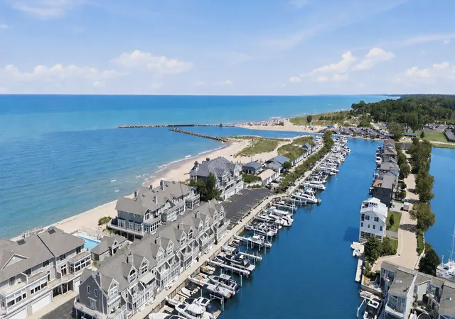 3rd image of 409 Lake Dr #17, New Buffalo, MI 49117 | MLS# 69026039575