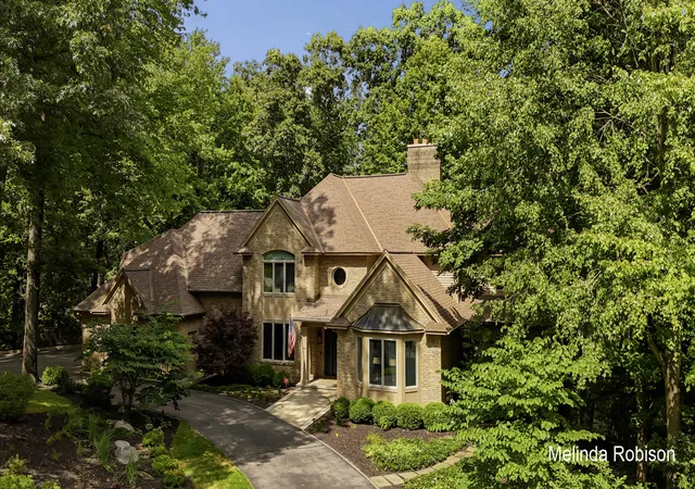 2nd image of 1579 Winterwood Dr Ne, Grand Rapids, MI 49525 | MLS# 65026039571