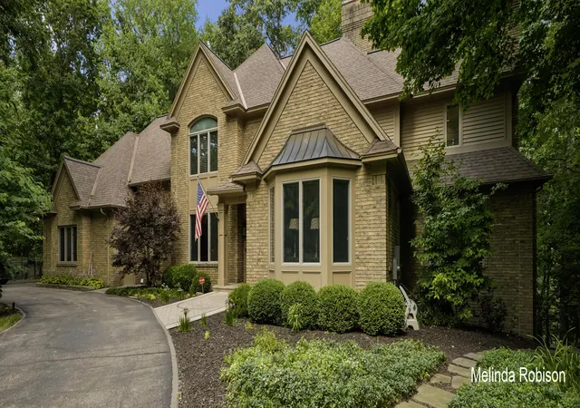 3rd image of 1579 Winterwood Dr Ne, Grand Rapids, MI 49525 | MLS# 65026039571