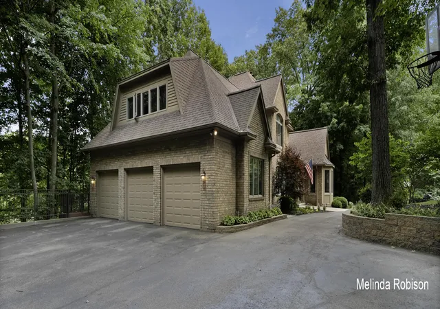 5th image of 1579 Winterwood Dr Ne, Grand Rapids, MI 49525 | MLS# 65026039571