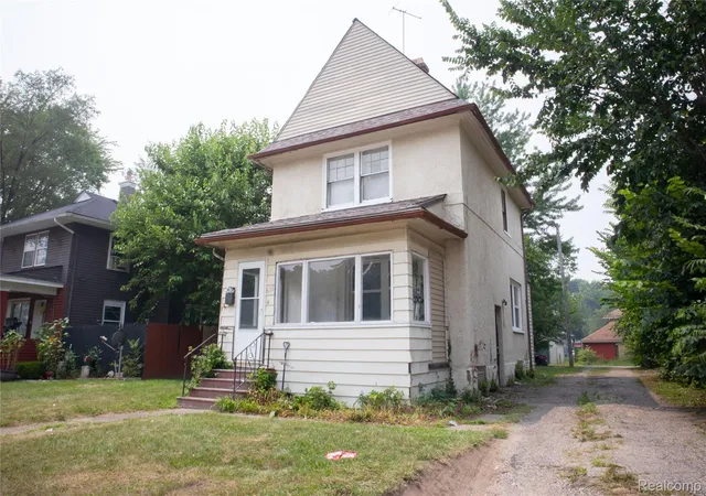 Photo 2 of Single family home for sale at 633 N Perry St, Pontiac, MI 48342 | MLS# 20261059654 | Listing updated on 2026-10-03