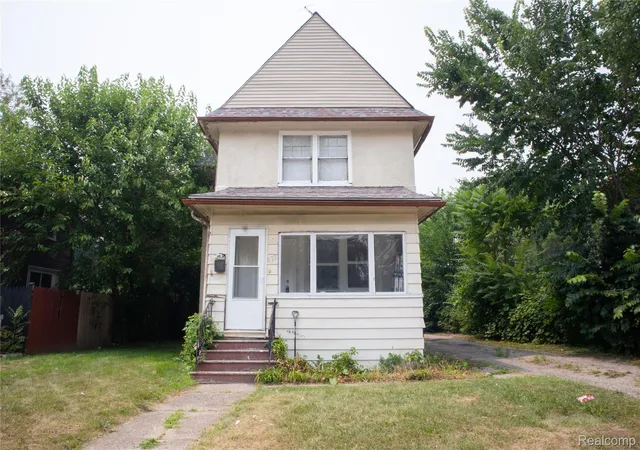Photo 3 of Single family home for sale at 633 N Perry St, Pontiac, MI 48342 | MLS# 20261059654 | Listing updated on 2026-10-03