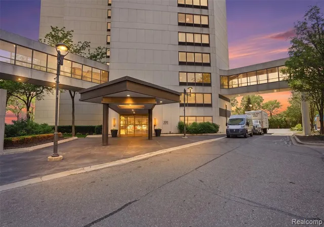 1st image of 300 Riverfront Dr, Detroit, MI 48226 | MLS# 81026039584