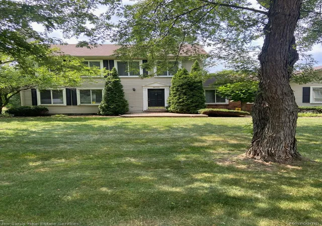 Photo 1 of Single family home for sale at 36715 Paddock Dr, Clinton Township, MI 48035 | MLS# 20261059659 | Listing updated on 2026-08-01