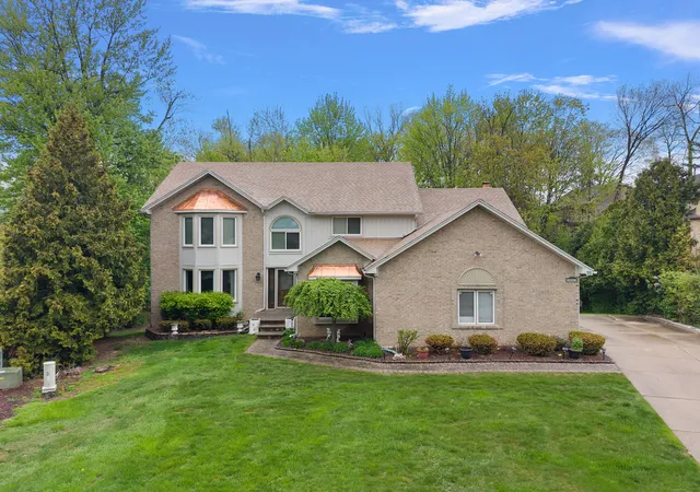 2nd image of 30521 Knighton Dr, Farmington Hills, MI 48331 | MLS# 81026039592