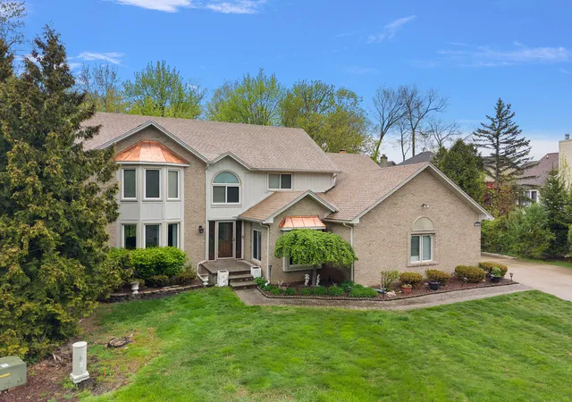 3rd image of 30521 Knighton Dr, Farmington Hills, MI 48331 | MLS# 81026039592