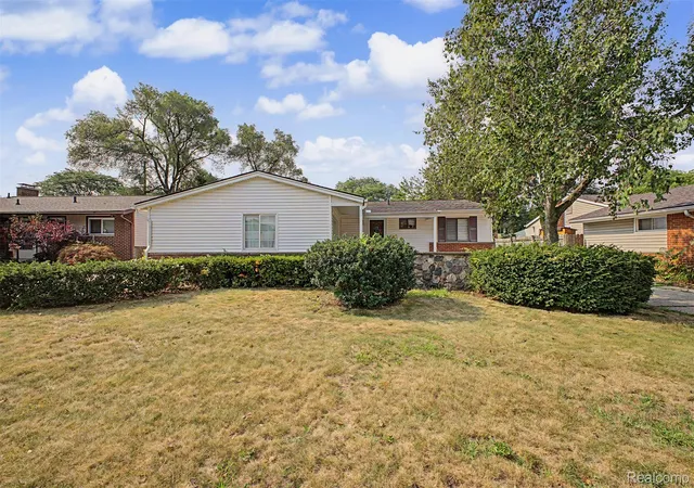 Photo 1 of Single family home for sale at 37091 Gilchrist St, Westland, MI 48186 | MLS# 20261059661 | Listing updated on 2026-07-31
