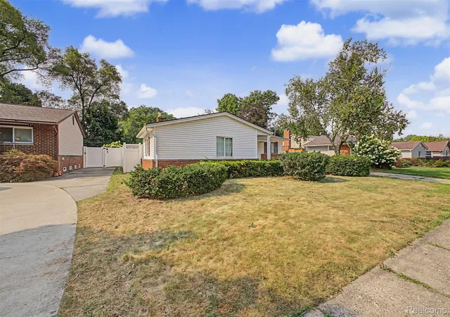 Photo 2 of Single family home for sale at 37091 Gilchrist St, Westland, MI 48186 | MLS# 20261059661 | Listing updated on 2026-07-31