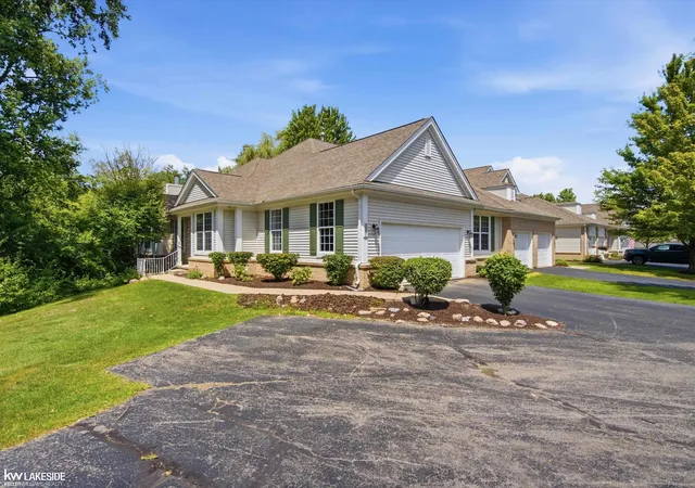 2nd image of 5721 Pinecroft Ct, Clarkston, MI 48346 | MLS# 58050216794