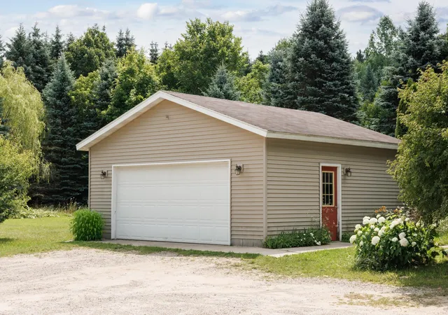 5th image of 78 Dusty Ln, Maple City, MI 49664 | MLS# 78080071741