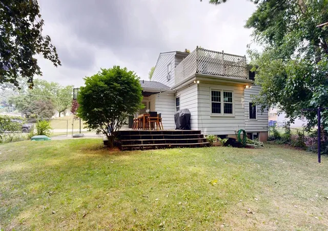 2nd image of 2046 Acton Rd Nw, Grand Rapids, MI 49504 | MLS# 65026039608