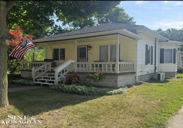 Photo 1 of Single family home for sale at 606 N 6th Street, Saint Clair, MI 48079 | MLS# 58050216805 | Listing updated on 2026-09-04