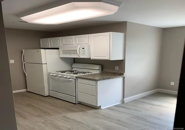 Listing Photo 5 - Condo for sale in building located at 12205 N Saginaw St, Mount Morris, MI 48458