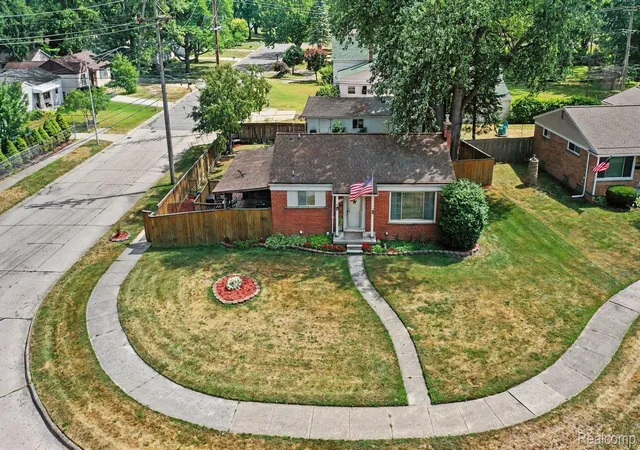 2nd image of 19725 Maplewood St, Livonia, MI 48152 | MLS# 20261059679