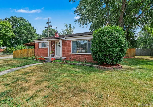 30th image of 19725 Maplewood St, Livonia, MI 48152 | MLS# 20261059679