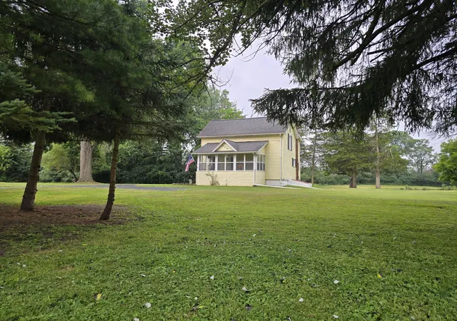 Photo 3 of Single family home for sale at 4250 Rives Jct Rd, Jackson, MI 49201 | MLS# 55026039614 | Listing updated on 2026-08-09