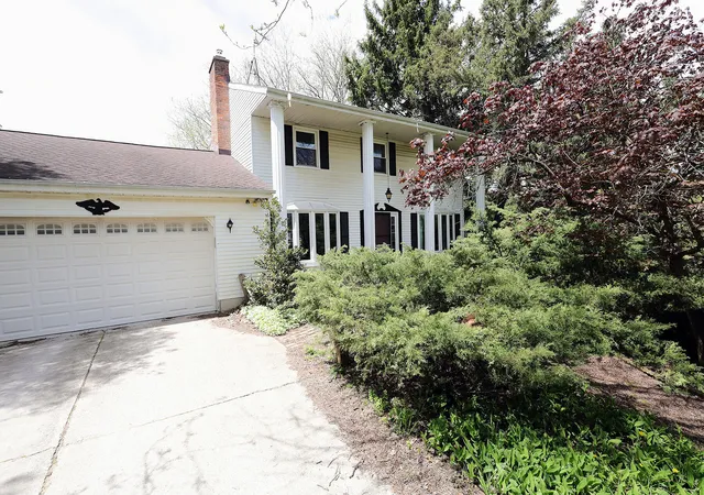 Photo 3 of Single family home for sale at 818 S Freer Rd, Chelsea, MI 48118 | MLS# 81026039617 | Listing updated on 2026-09-11