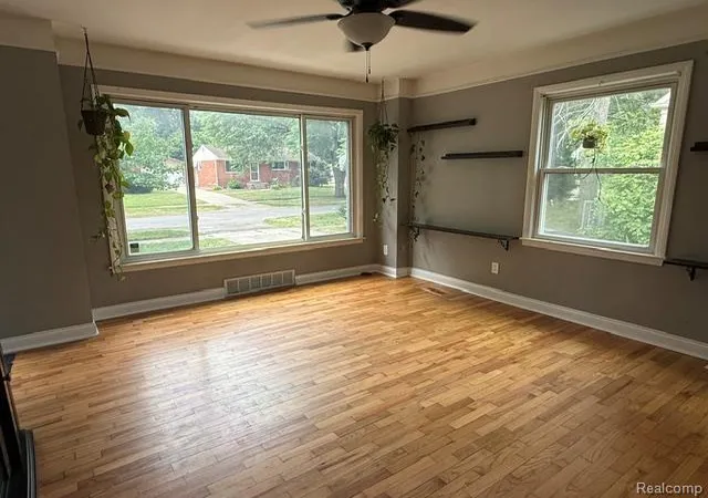 4th image of 32118 Cambridge St, Garden City, MI 48135 | MLS# 20261059693