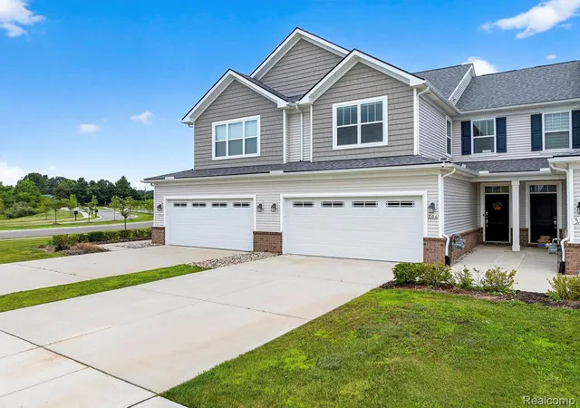 Listing Photo 4 - Condo for sale in building located at 506 Maize Loop, Saline, MI 48176