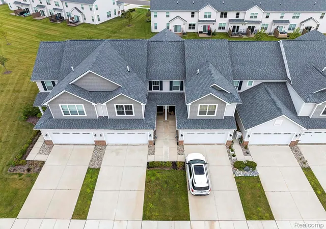 Listing Photo 5 - Condo for sale in building located at 506 Maize Loop, Saline, MI 48176