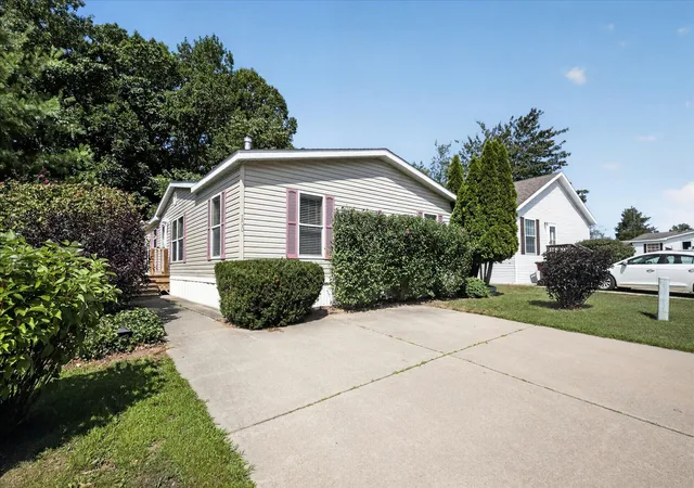 Photo 3 of Single family home for sale at 8000 Warren Woods Rd #100, Three Oaks, MI 49128 | MLS# 69026039625 | Listing updated on 2026-09-17