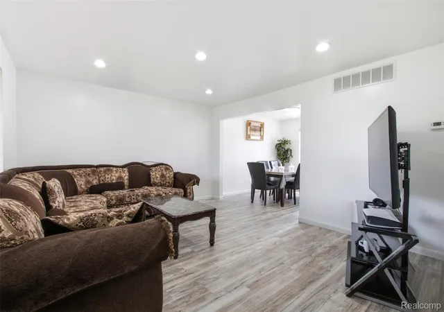 4th image of 38979 Lowell Ct, Sterling Heights, MI 48310 | MLS# 20261059699