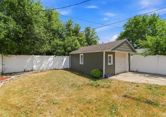 34th image of 21211 Newcastle Rd, Harper Woods, MI 48225 | MLS# 81026039631