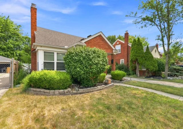 3rd image of 21211 Newcastle Rd, Harper Woods, MI 48225 | MLS# 81026039631