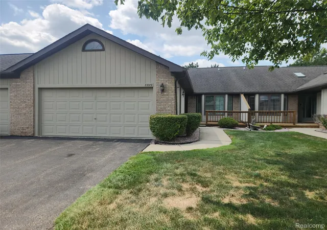 Listing Photo 1 - Condo for sale in building located at 33919 Oakwood Dr, Sterling Heights, MI 48312
