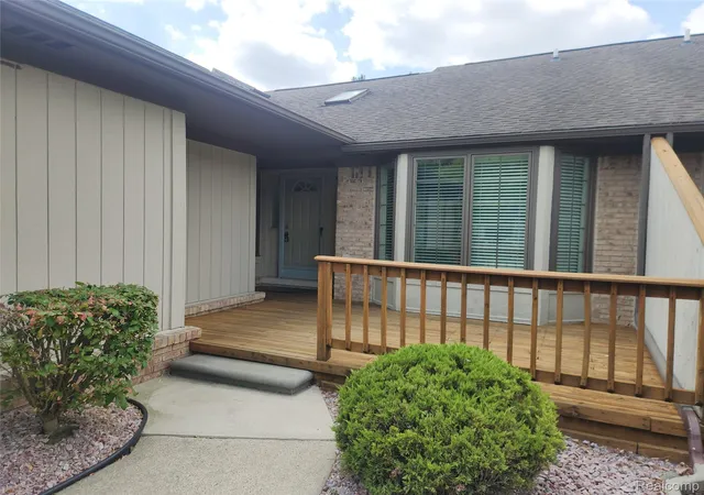 Photo 1 of Sale Pending at 33919 Oakwood Dr, Sterling Heights, MI 48312 | MLS# 20261059705 | Listing updated on 2026-09-08