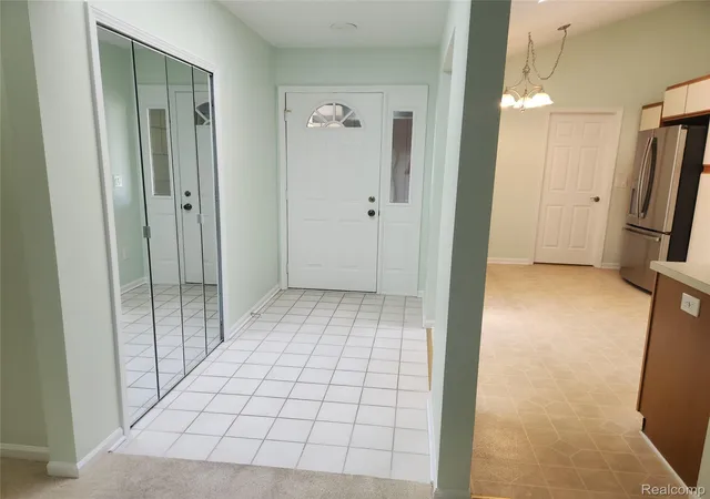Listing Photo 3 - Condo for sale in building located at 33919 Oakwood Dr, Sterling Heights, MI 48312