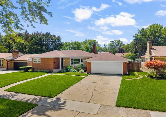 Photo 1 of Single family home for sale at 307 Wellington Crescent Blvd, Mount Clemens, MI 48043 | MLS# 58050216821 | Listing updated on 2026-08-04