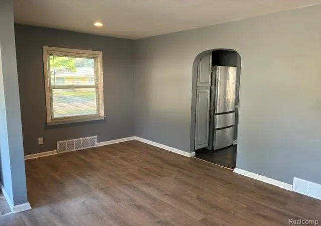 4th image of 2214 Curry St, Flint, MI 48506 | MLS# 20261059732