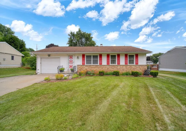 Photo 1 of Single family home for sale at 5574 Dogwood Dr, Jackson, MI 49201 | MLS# 55026039660 | Listing updated on 2026-09-30