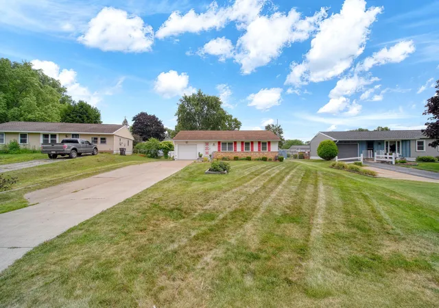 Photo 2 of Single family home for sale at 5574 Dogwood Dr, Jackson, MI 49201 | MLS# 55026039660 | Listing updated on 2026-09-30