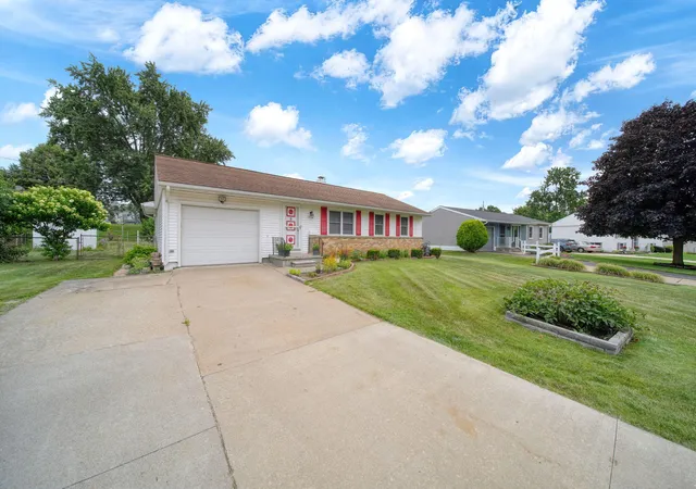 Photo 4 of Single family home for sale at 5574 Dogwood Dr, Jackson, MI 49201 | MLS# 55026039660 | Listing updated on 2026-09-30