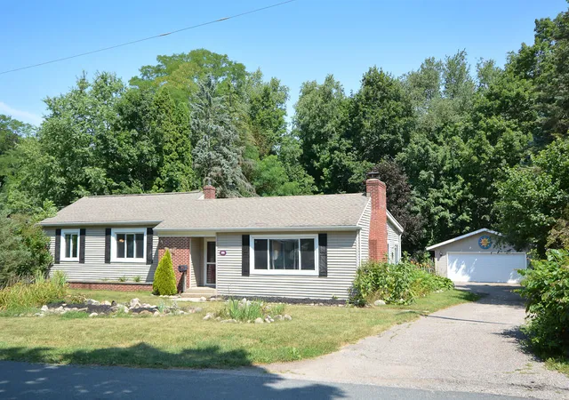 1st image of 2224 La Cross St, Kalamazoo Charter Township Kalamazoo, MI 49006 | MLS# 69026039661