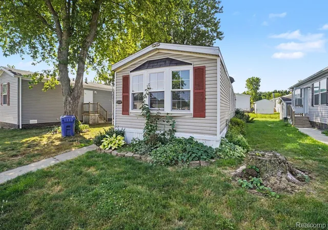 Photo 2 of Single family home for sale at 10018 Hutchinson Dr, Davisburg, MI 48350 | MLS# 20261059735 | Listing updated on 2026-08-07