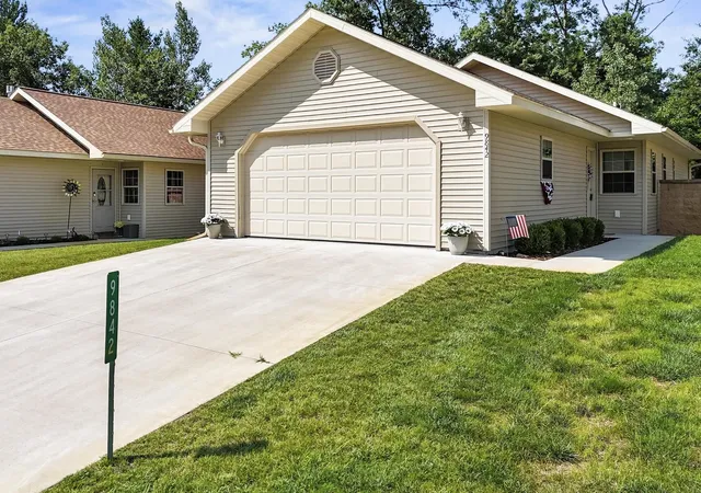 3rd image of 9842 Deer Track Ct, Interlochen, MI 49643