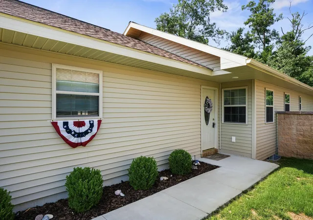 5th image of 9842 Deer Track Ct, Interlochen, MI 49643
