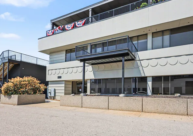 1st image of 300 Washington Ave #4, Grand Haven, MI 49417 | MLS# 71026039667